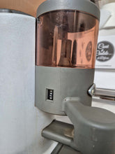 Carica l'immagine nel visualizzatore di Gallery, Macinacaffè professionale "La San Marco"