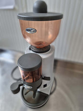 Carica l'immagine nel visualizzatore di Gallery, Macinacaffè professionale "La San Marco"