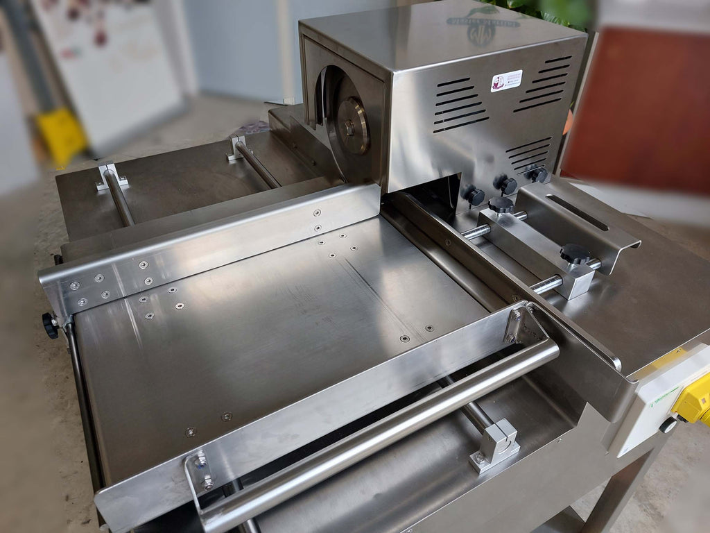 Taglierina manuale con motore elettrico per Torrone - immagine 2