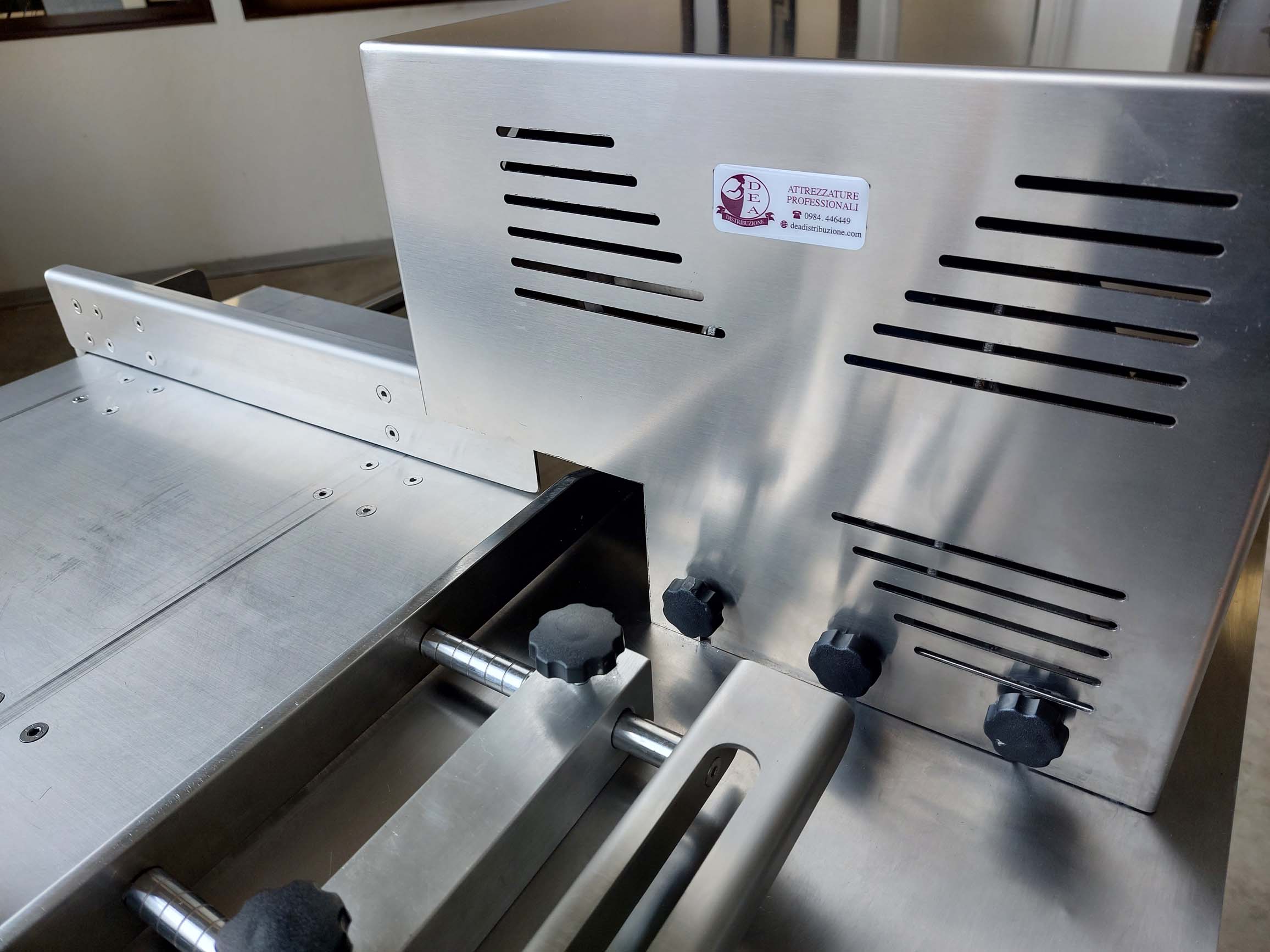 Taglierina manuale con motore elettrico per Torrone