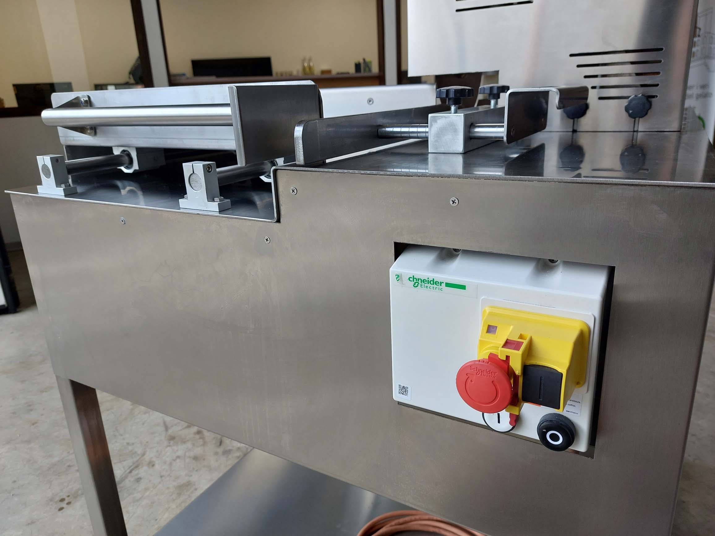 Taglierina manuale con motore elettrico per Torrone - immagine 7