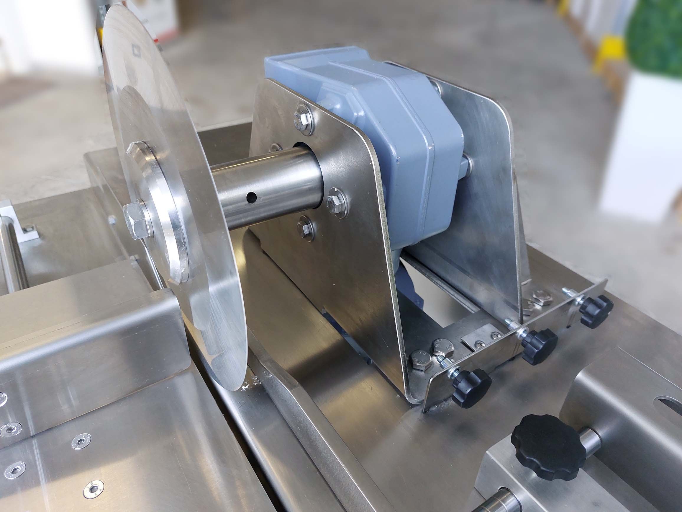 Taglierina manuale con motore elettrico per Torrone - immagine 13