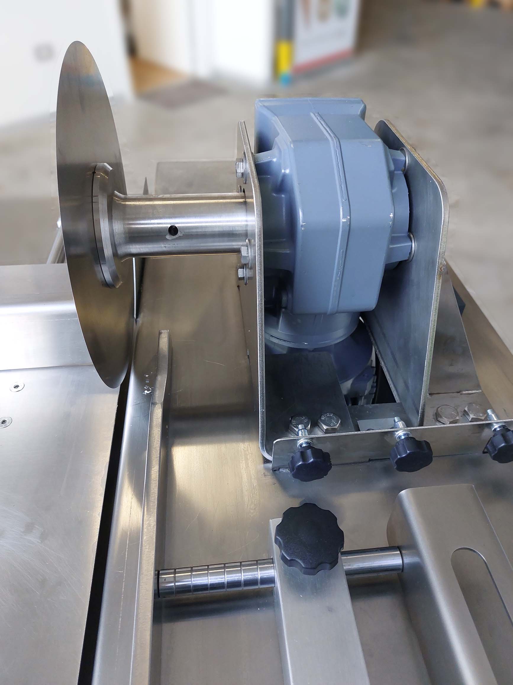 Taglierina manuale con motore elettrico per Torrone - immagine 14