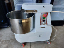 Carica l&#39;immagine nel visualizzatore di Gallery, Impastatrice a spirale Electrolux 32 litri
