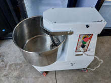 Carica l&#39;immagine nel visualizzatore di Gallery, Impastatrice a spirale Electrolux 32 litri
