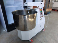 Carica l&#39;immagine nel visualizzatore di Gallery, Impastatrice a spirale Electrolux 32 litri
