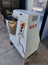 Carica l&#39;immagine nel visualizzatore di Gallery, Impastatrice a spirale Electrolux 32 litri
