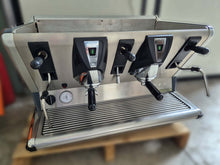 Carica l&#39;immagine nel visualizzatore di Gallery, Macchina da caffè doppio gruppo &quot;La San Marco&quot;
