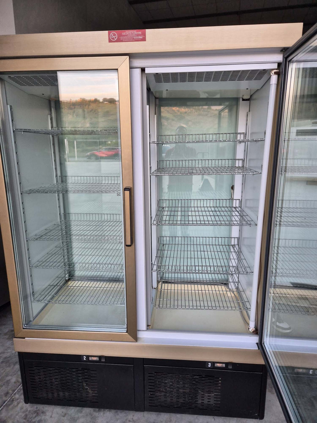 Vetrina pasticceria positiva LONGONI