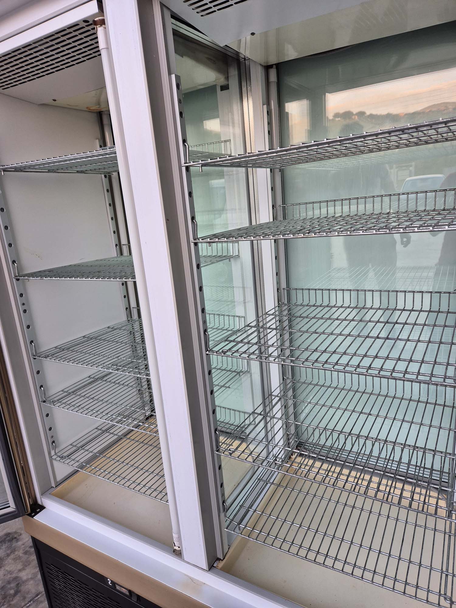 Vetrina pasticceria positiva LONGONI