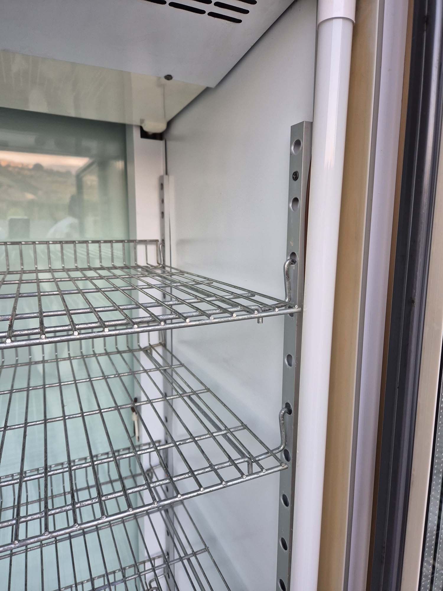 Vetrina pasticceria positiva LONGONI