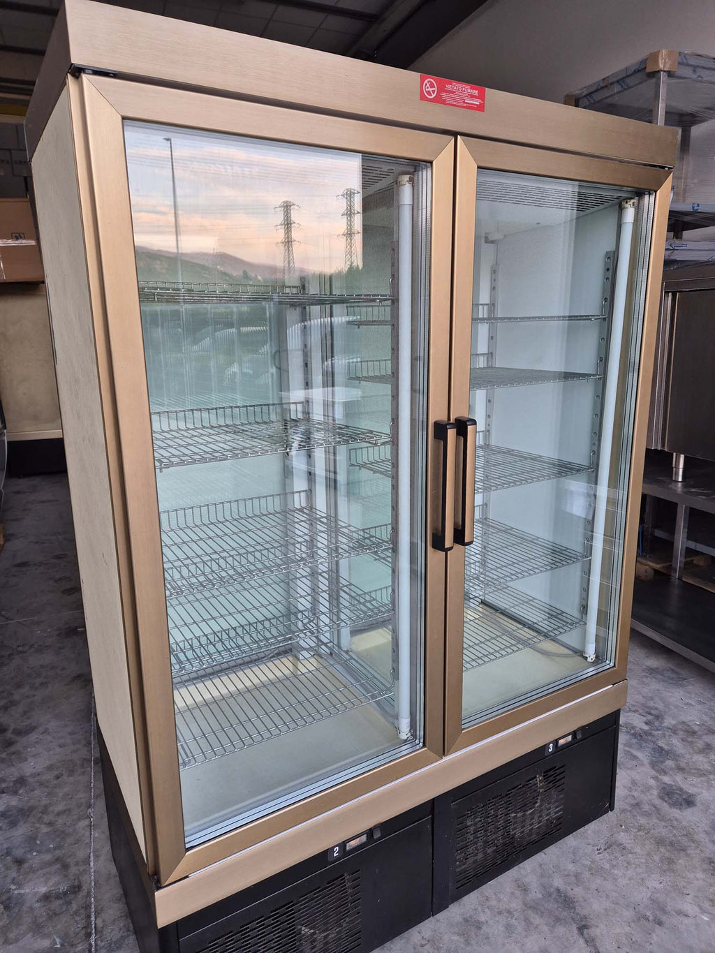 Vetrina pasticceria positiva LONGONI