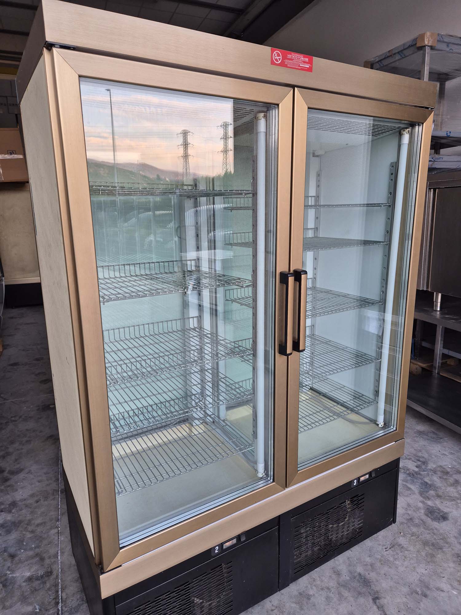 Vetrina pasticceria positiva LONGONI