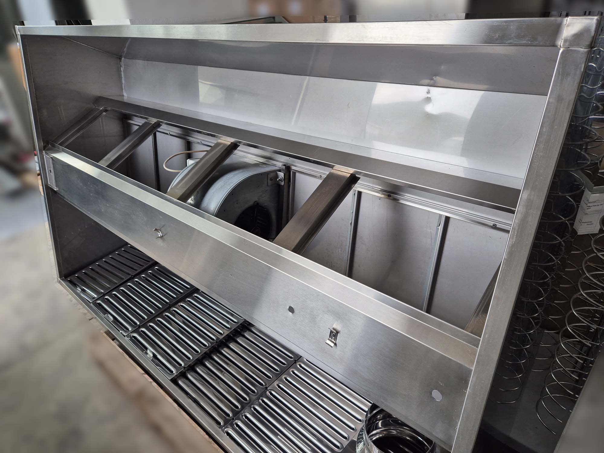 Cappa centrale con motore aspirante cm 240x140x50