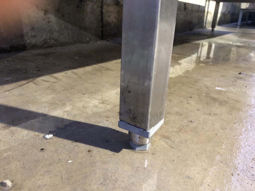 Banco a giorno in acciaio inox da 240 cm con ripiano inferiore