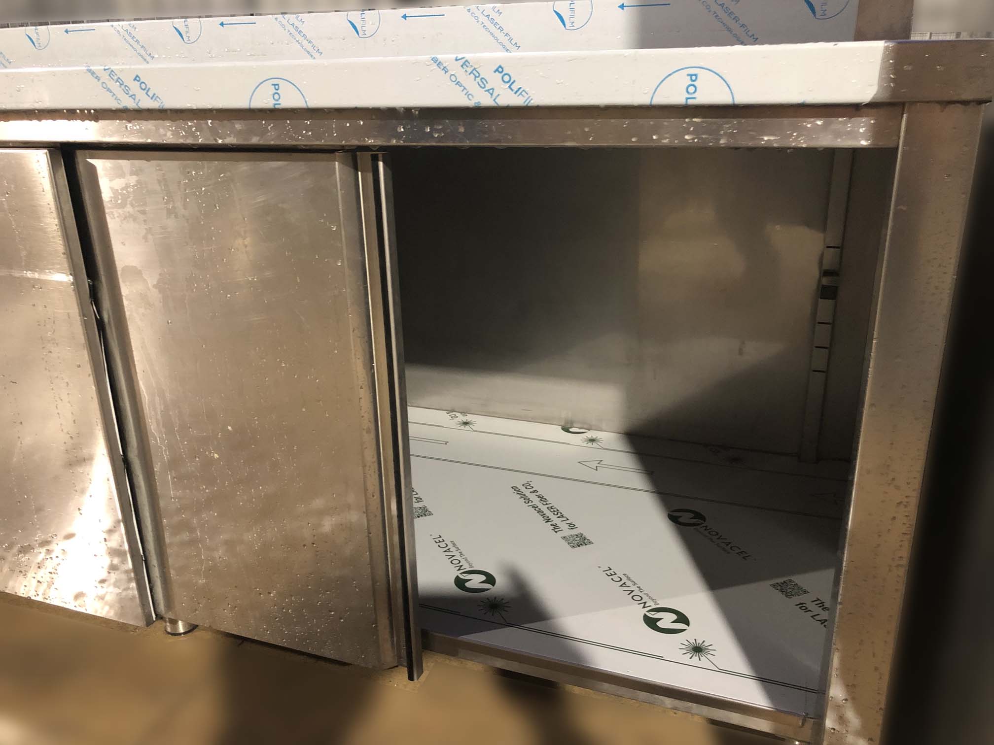 Banco da lavoro con pattumiera cm. 240x70 - immagine 5