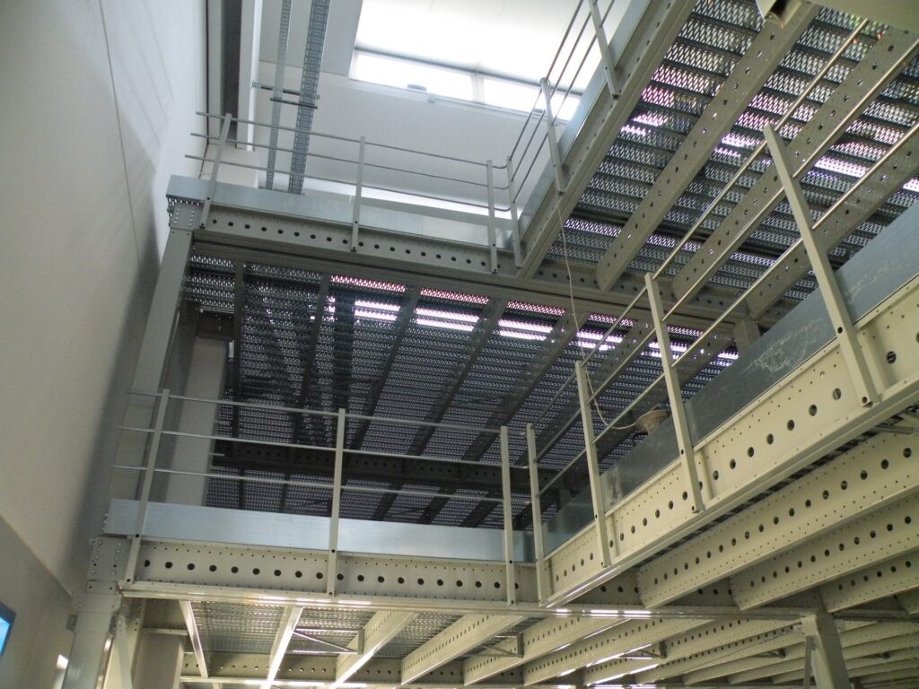 Scaffalature industriali e commerciali - Dea Distribuzione