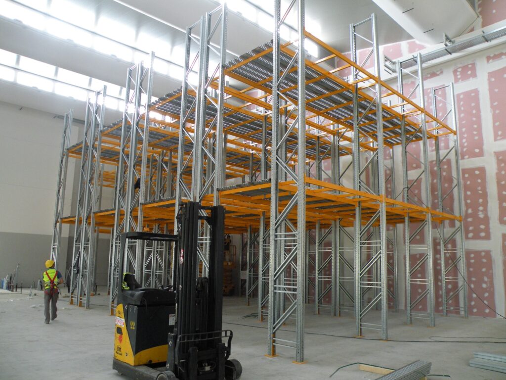 Scaffalature industriali e commerciali - Dea Distribuzione