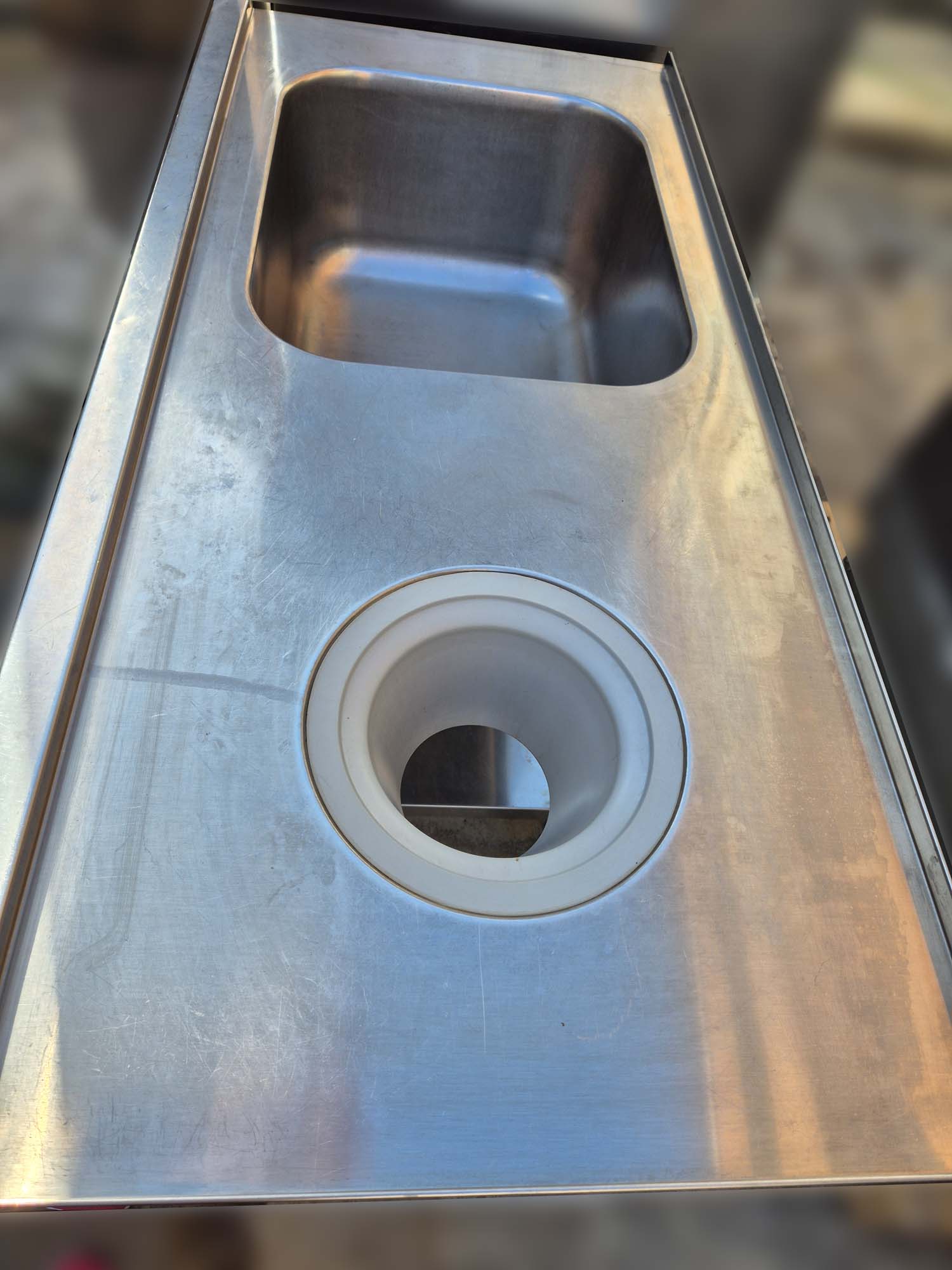 Tavolo preparazione con foro pattumiera 120x55x85 - Dea Distribuzione