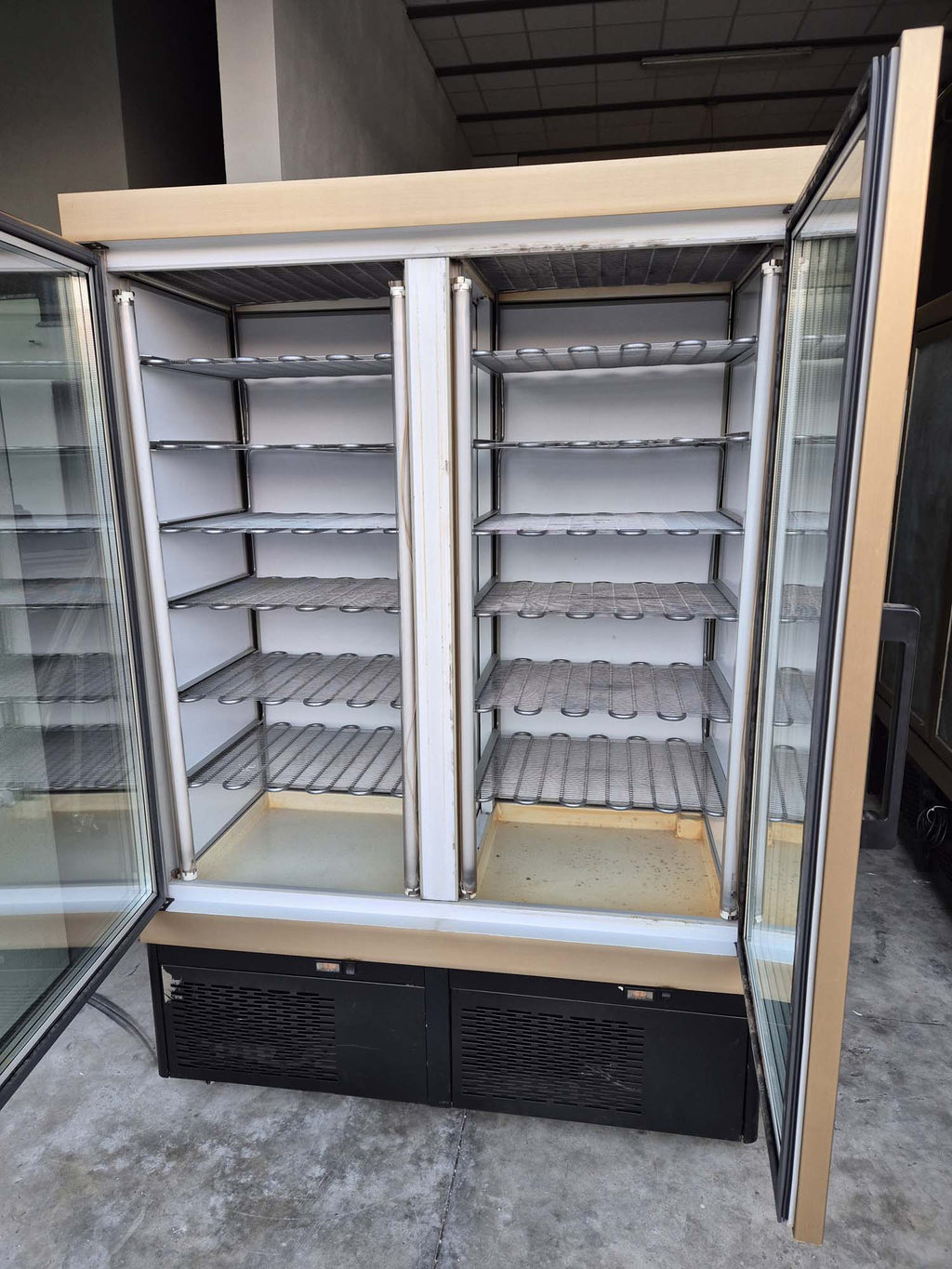 Vetrina pasticceria sottozero LONGONI - Dea Distribuzione