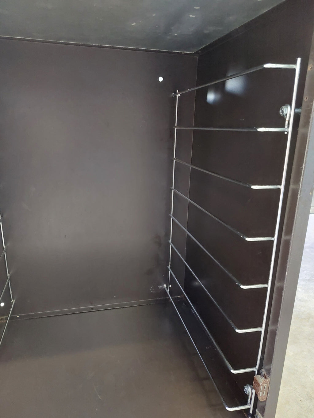 MOBILETTO PORTA TEGLIE O VASSOI 8 POSTI 30X40 - Dea Distribuzione