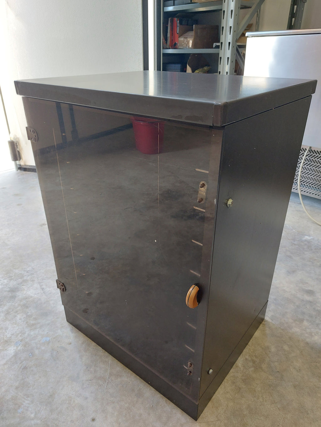 MOBILETTO PORTA TEGLIE O VASSOI 8 POSTI 30X40 - Dea Distribuzione